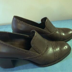 Rockport comfortable dress shoes.  Worn twice, excellent condition. Size 8.5W